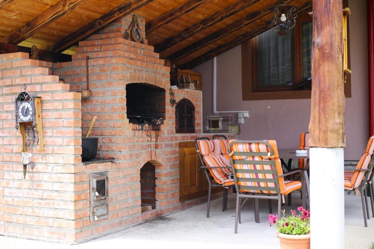 Casa Darius Villa Novaci-Străini Exteriör bild